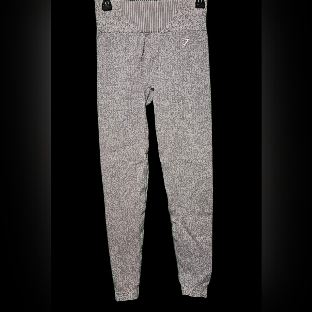 Gymshark Gray Leggings EUC Size 2 (26 Waist) - Picture 1 of 4